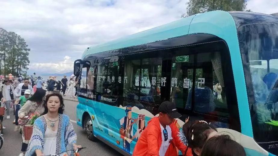 无人驾驶车是否要推广普及了?

今天在大理看到无人驾驶车了,可能以后全国慢慢都会