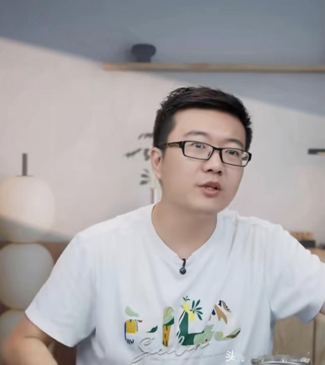 莱维说，蒯曼和陈熠主要就是去抢女队三号位，俩人内部良性竞争就行，不用一门心思想着