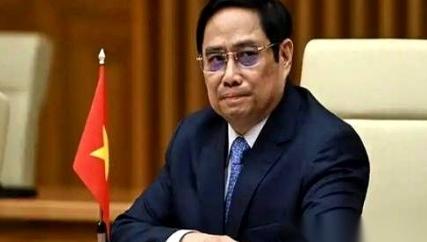 455只手在越南国会举了起来，只有4票反对。
决议通过：废掉全国用了上百年的老式