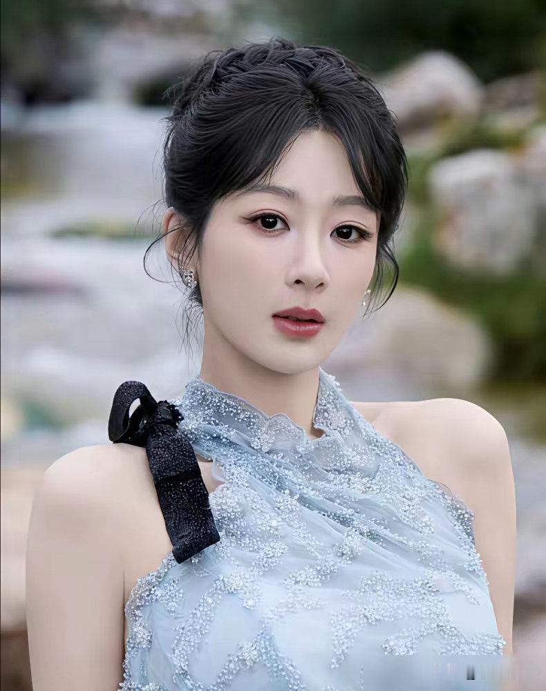 杨紫33岁还没结婚，到底在等谁？有人猜张一山，有人说她眼光高，全错。你根本不知道