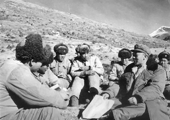 他调任西藏军区司令，很多人搞不清他是正军职，还是大军区正职！
“1963年4月的