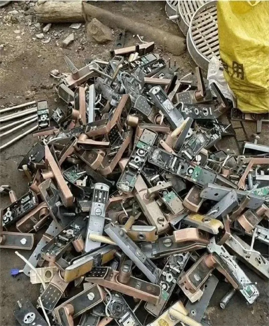 以前很流行的指纹锁，现在都是垃圾 