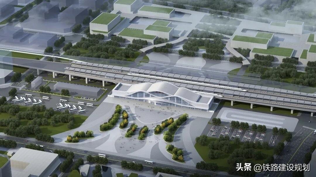 8月初，珠肇高铁高明站施工现场传来消息：站房雏形已经立起来，预计今年底干完主体，