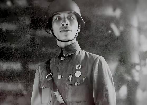 1937年，谢晋元带着420名兄弟走进这座钢筋水泥堡垒。对外，他号称八百人。
