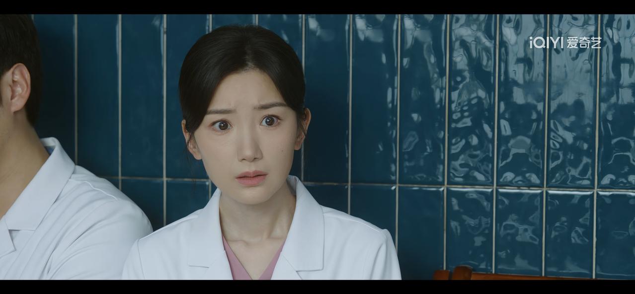 《问心2》本剧导演黎志的确有两下子，前几分钟周筱风，方筱然兄妹让人红了眼睛，忽然