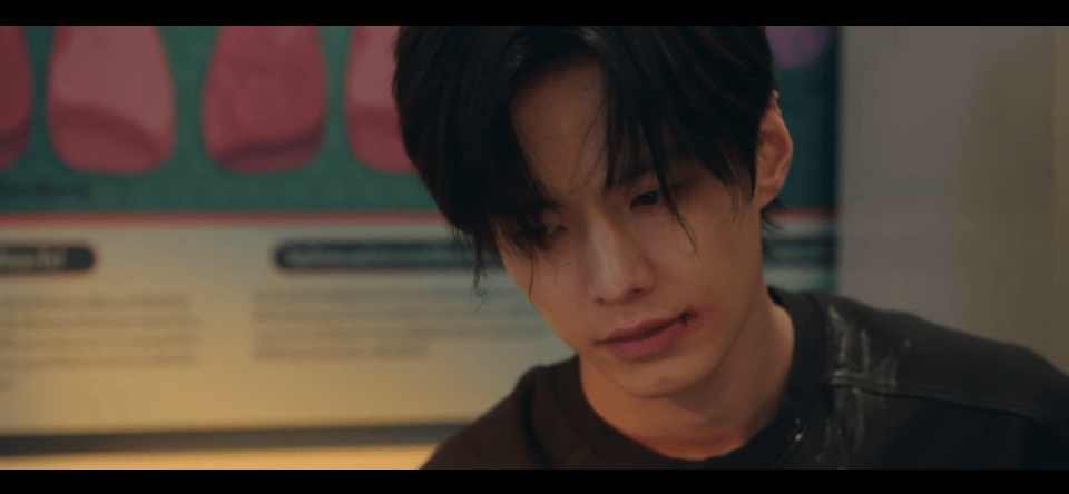 10年前两小无猜10年后情根发芽网剧双轨 10年前他们一起玩耍，10年后机场重逢