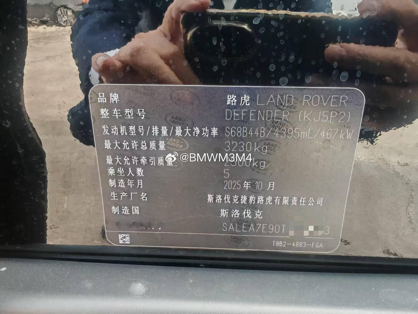 深圳店里3台路虎卫士OCTA准备交付厂家直营，直接找我下单，全国15家路虎厂家授