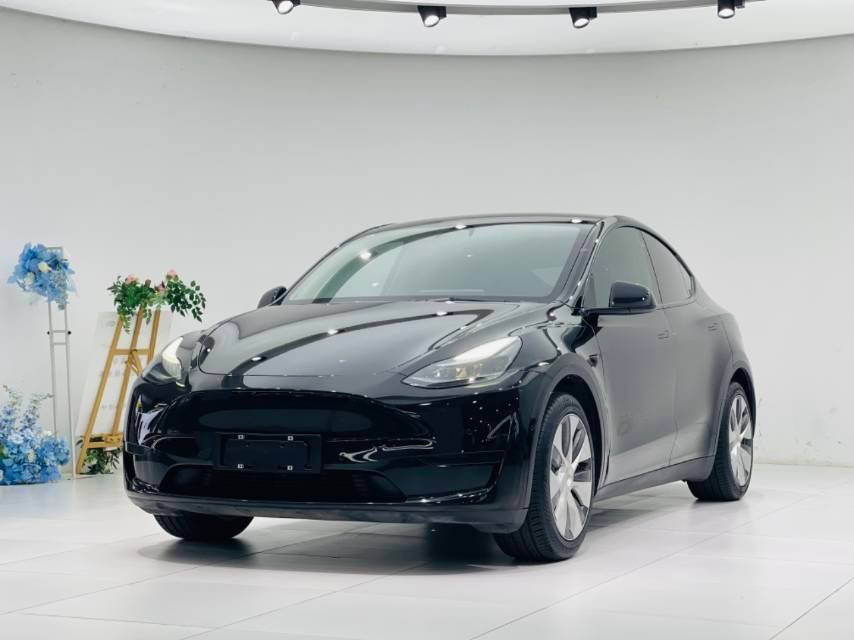 特斯拉Model Y不少卖车的小伙伴就是嫌弃内饰太简陋