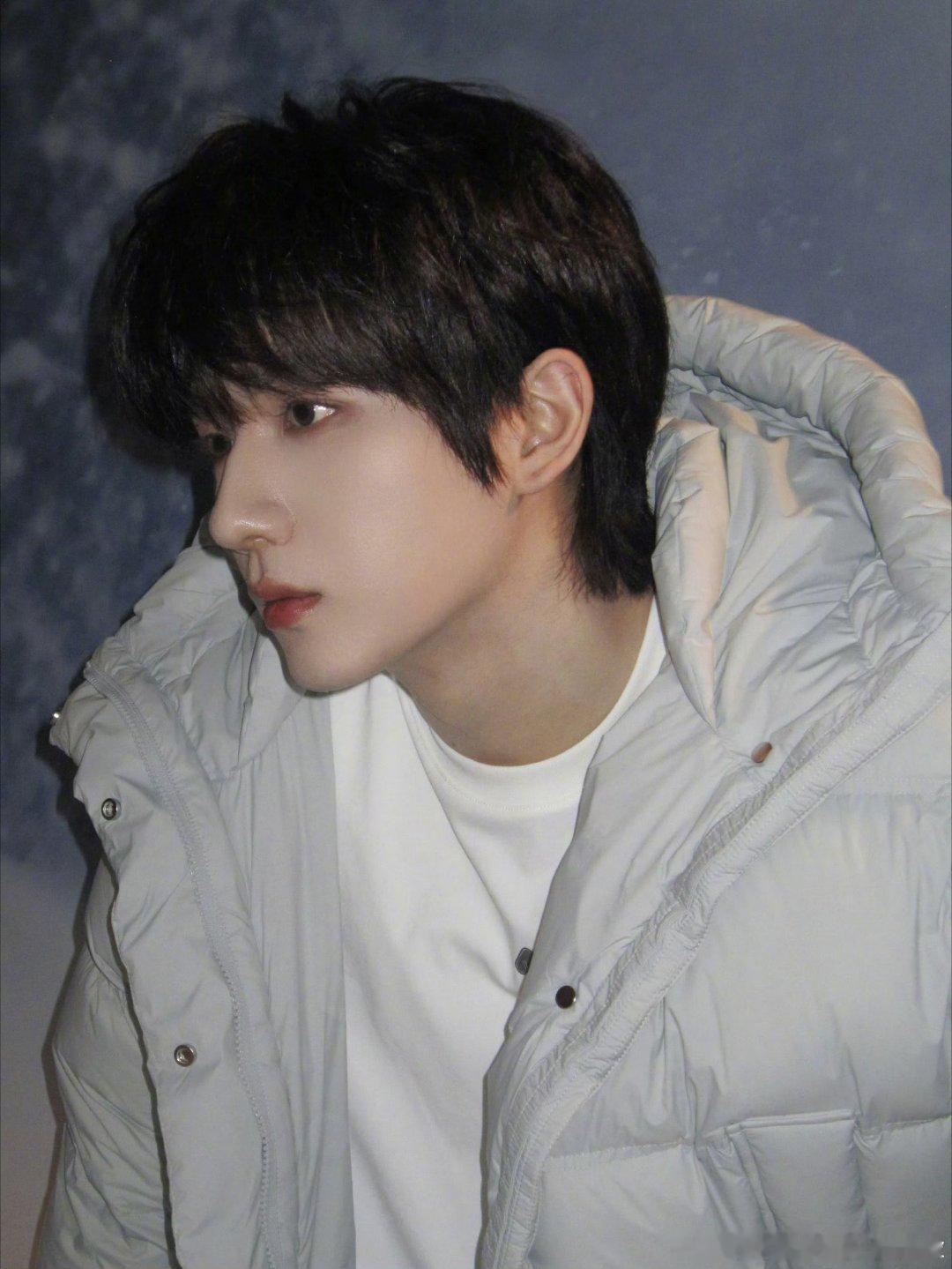李宏毅阴长黎 LHY李宏毅揽流光三千 星河万般璀璨，你是我平淡生活里最耀眼的那一
