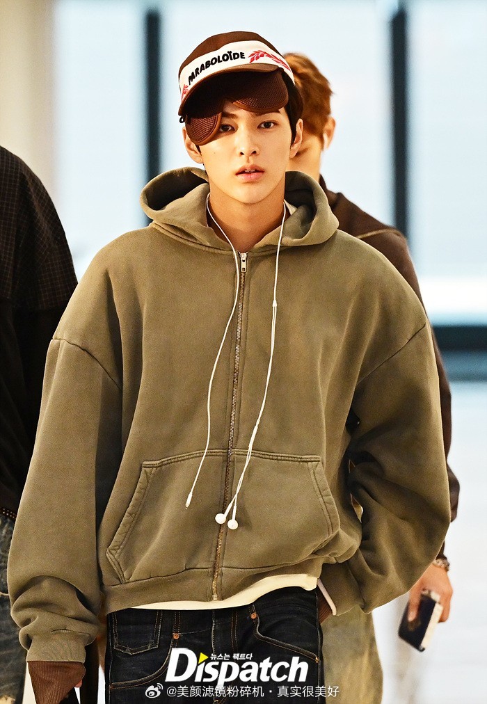 安乾镐今日机场新闻图+饭拍预览 Cr logo ​​​