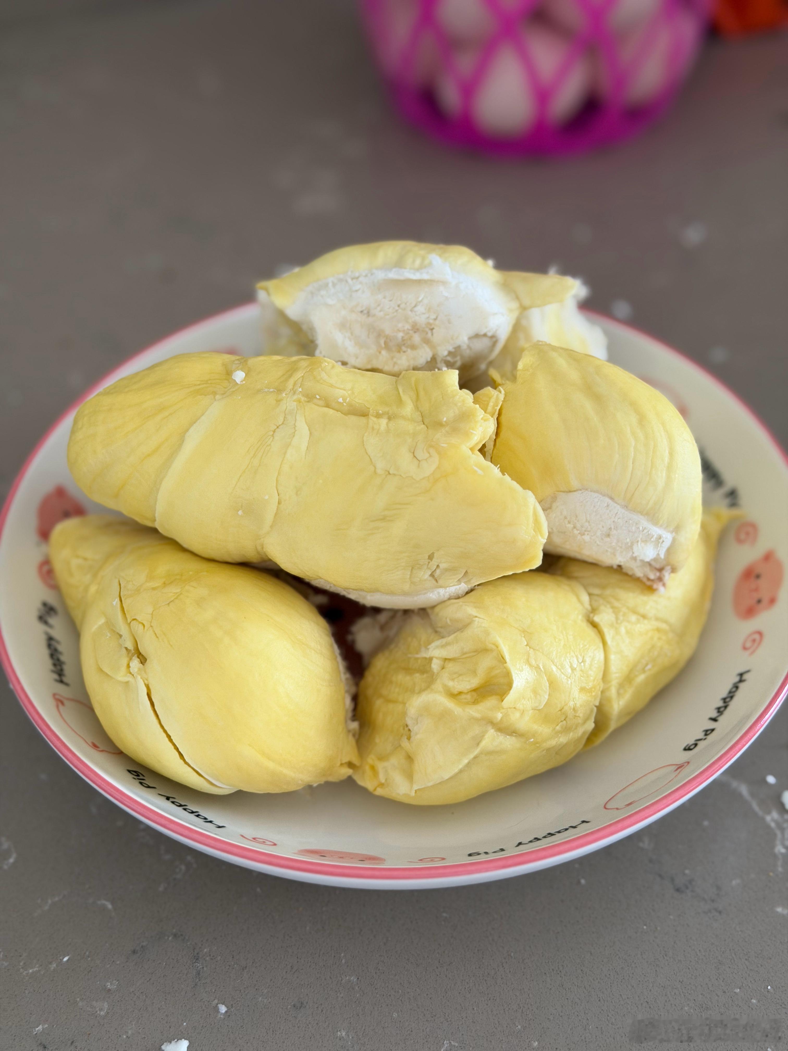 巴掌榴莲 100块钱一个的榴莲，这个肉量应该还不错吧