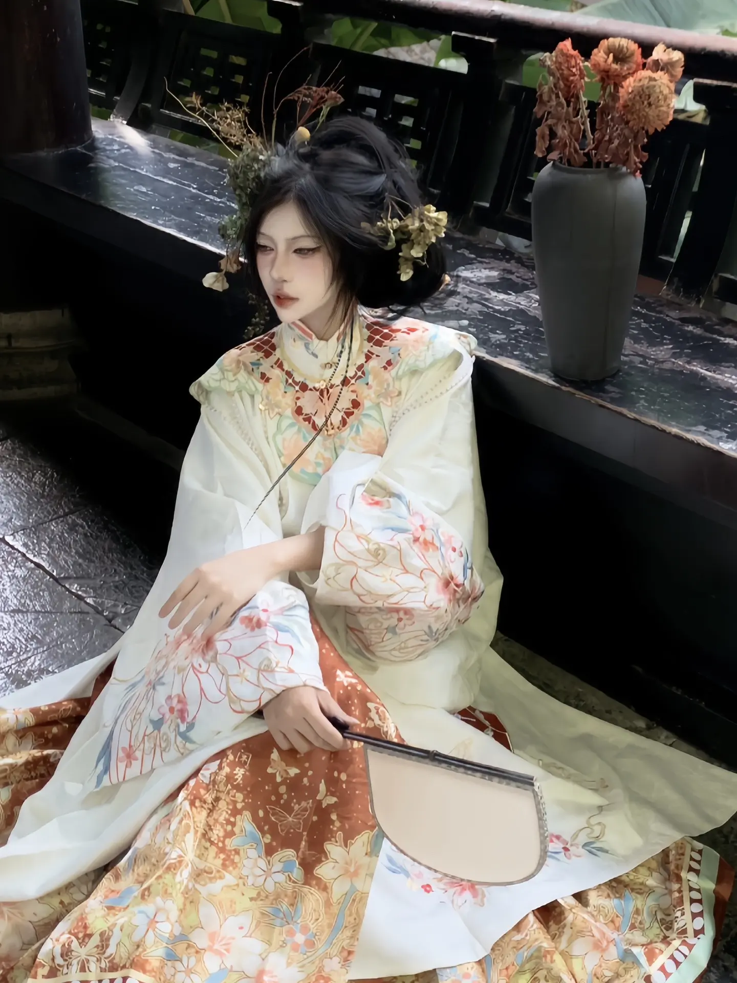 人生若只如初见 何事秋风悲画扇.