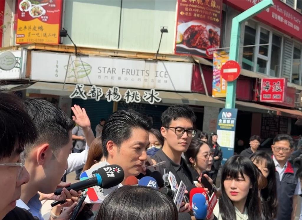 台北市长选战中，对手竟被指不是“黑熊”而是“鼠辈”？蒋万安对此作出回应。近期，台