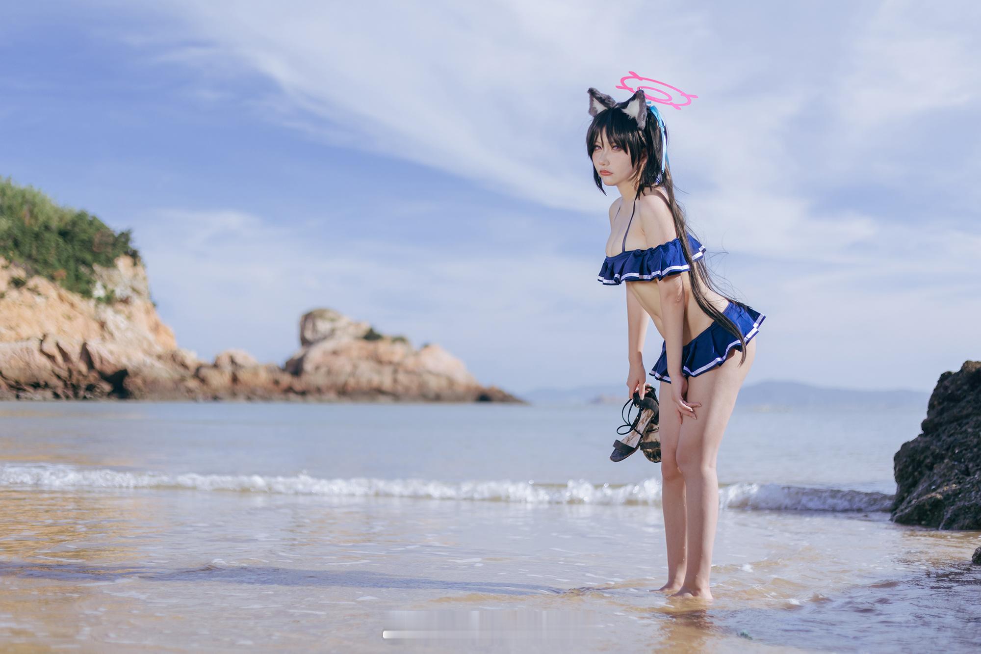 #蔚蓝档案[超话]##cosplay# 两年多前拍的图了……？恭喜芹香泳装落地。