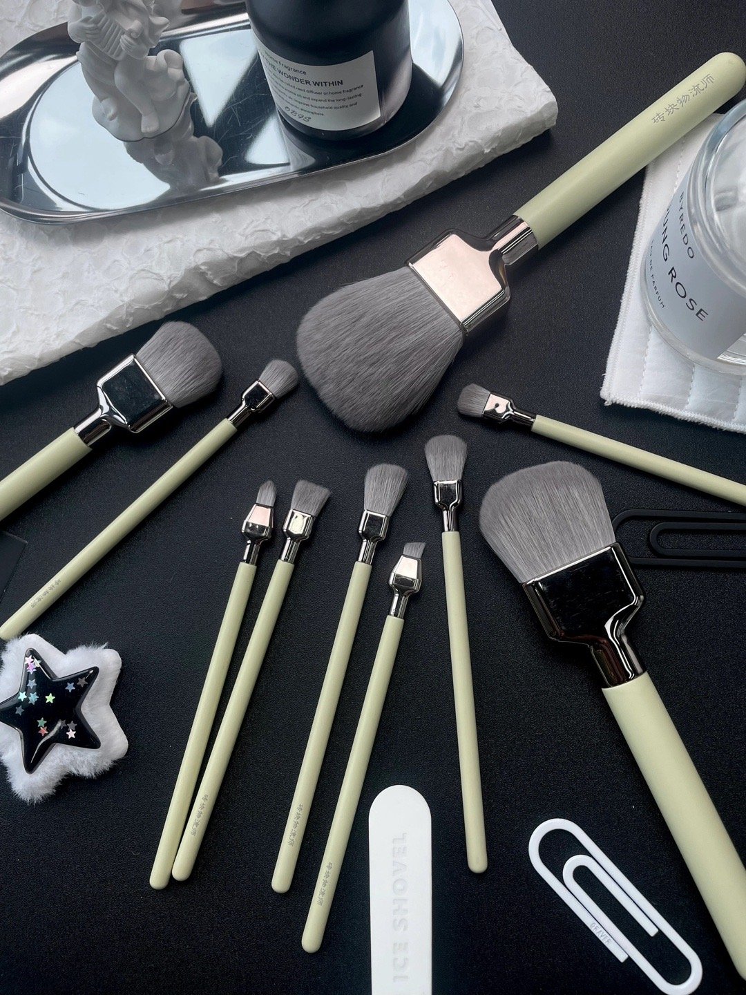 这化妆刷确实有点东西油漆化妆刷不愧是砖块家的经典款[good]10款刷型日常妆容