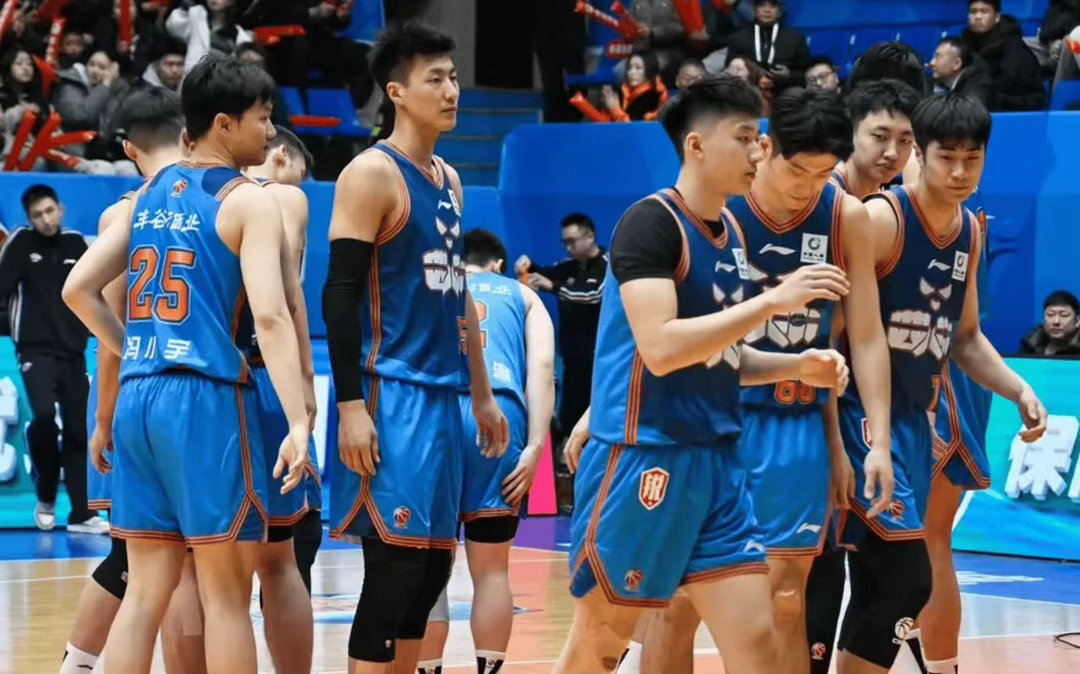 40分惨案！上海111-71狂胜四川，后者28连败刷新耻辱纪录，跨赛季32败创C