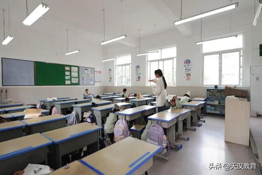 3月30日，第31个全国中小学生安全教育日当天，按照《中小学校地震应急避险疏散演