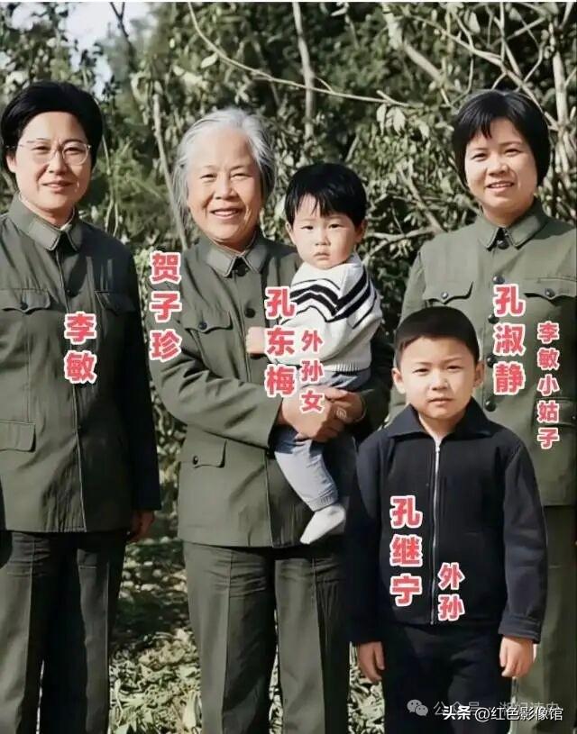 这张珍贵的合影照片，是贺子珍晚年时拍摄的，女儿李敏和两个外孙及小姑子孔淑静。