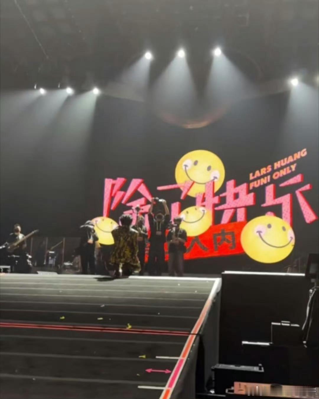 黄子弘凡直播黄子弘凡的粉丝真的好幸福啊，黄子弘凡也太宠粉了，好真诚啊 