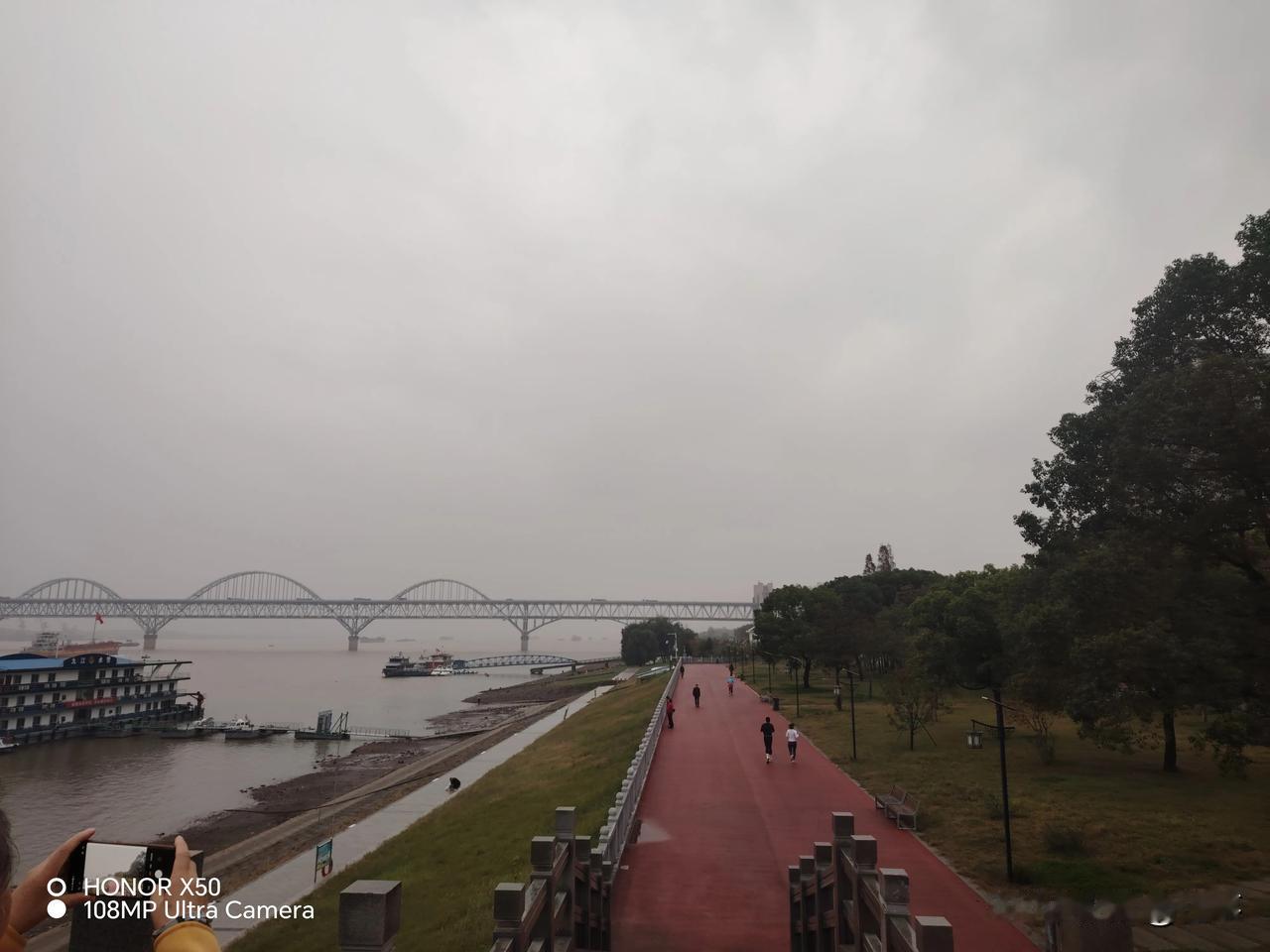 长江岸边赏九江长江大桥