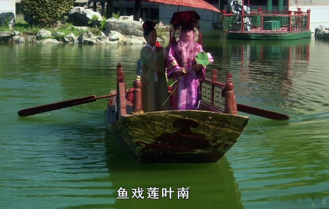 安陵容唱歌争宠时，爱与不爱一目了然[doge]看胖橘反应的甄嬛VS陶醉在歌声中的