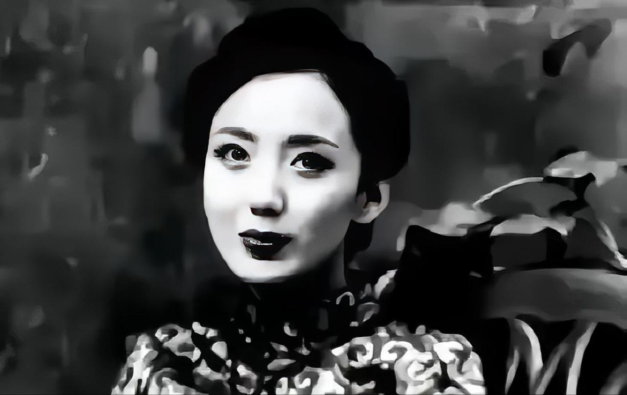 1922年，45岁的林桂生与黄金荣离婚后，带着5万大洋，直接住进了小弟杜月笙的洋