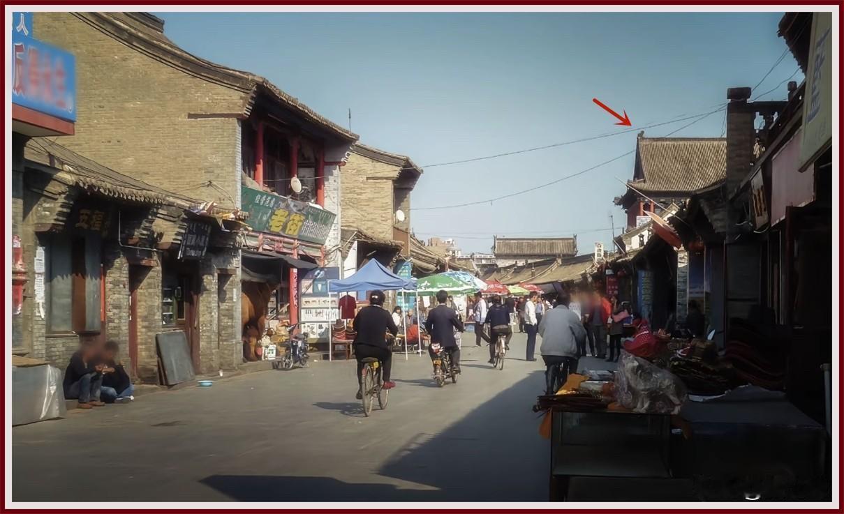 谁还记得曾经这个短暂“停留过”的这座仿古楼？
呼和浩特老照片分享继续我们至少每天
