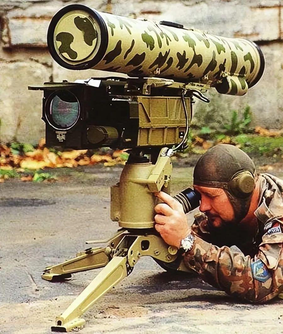 延长射程、增加破甲厚度和9M111共用发射系统
9K111很成功，但射程和破甲厚