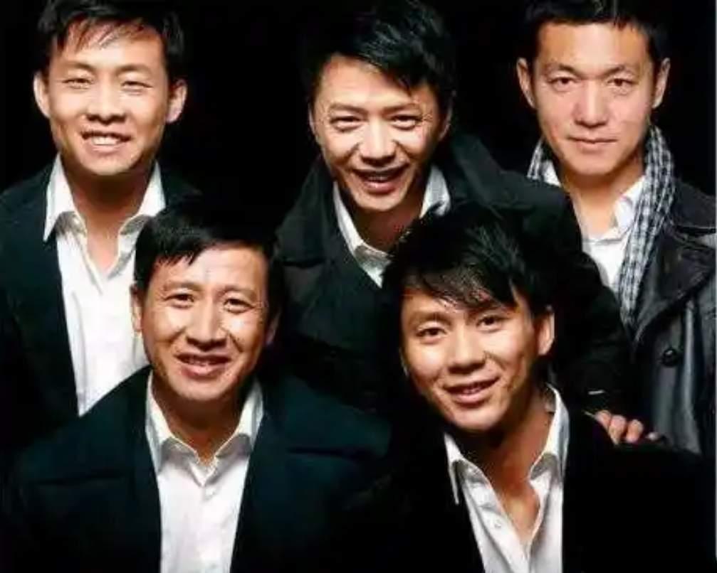 这五位明星同框照
你们认识吗？
我只认识其中两位，分别是张国强，李晨，其他三位分