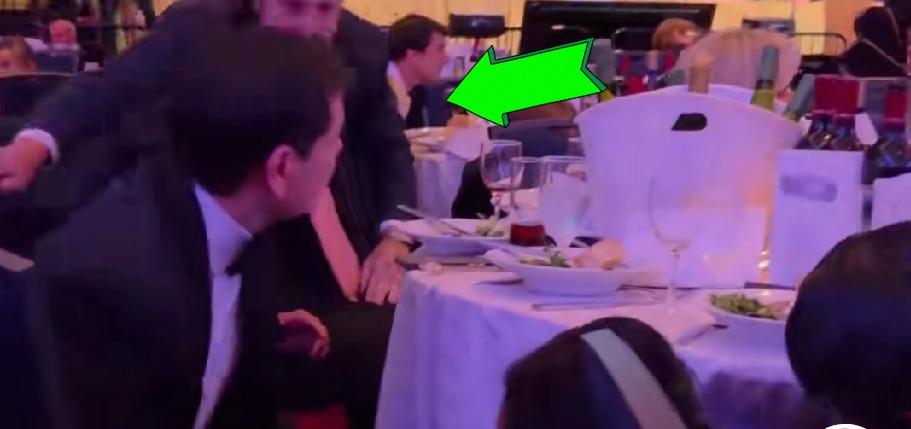 躲避的卢比奥和贝森特，他们没有权利第一时间离开，特朗普才有。
第三张照片就像中国