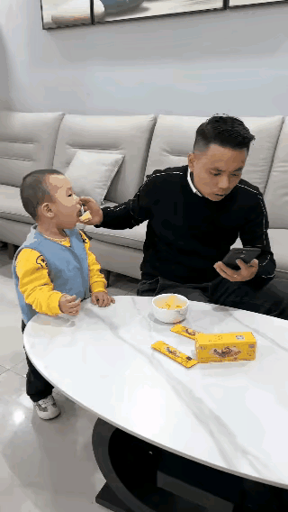 [大笑][赞]一组动图看人间众生象:
     有善有恶，有爱有恨，有喜有悲。有