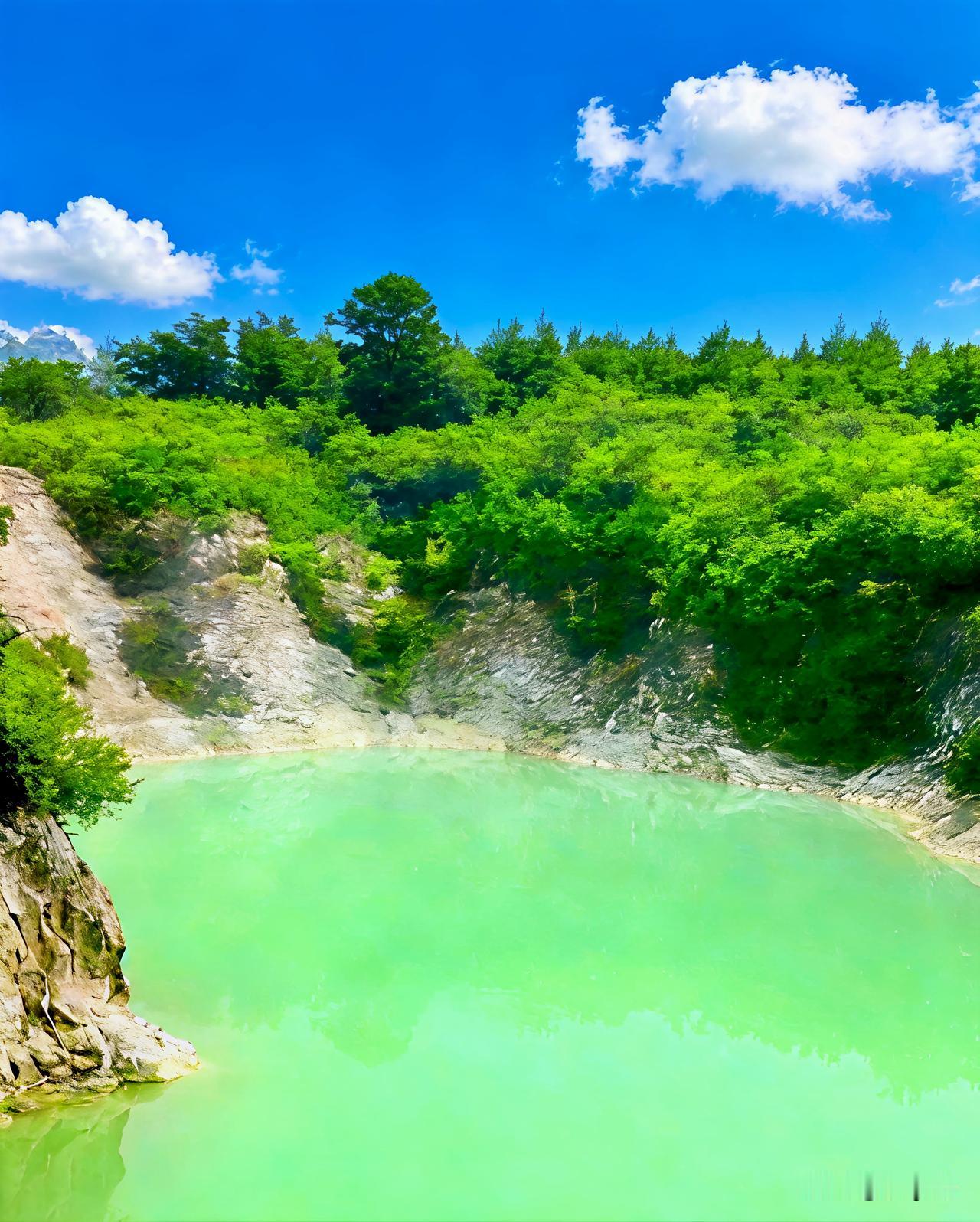 新西兰罗托鲁瓦怀奥塔普地热仙境里的魔鬼浴场(Devil’s Bath)，距离奥克