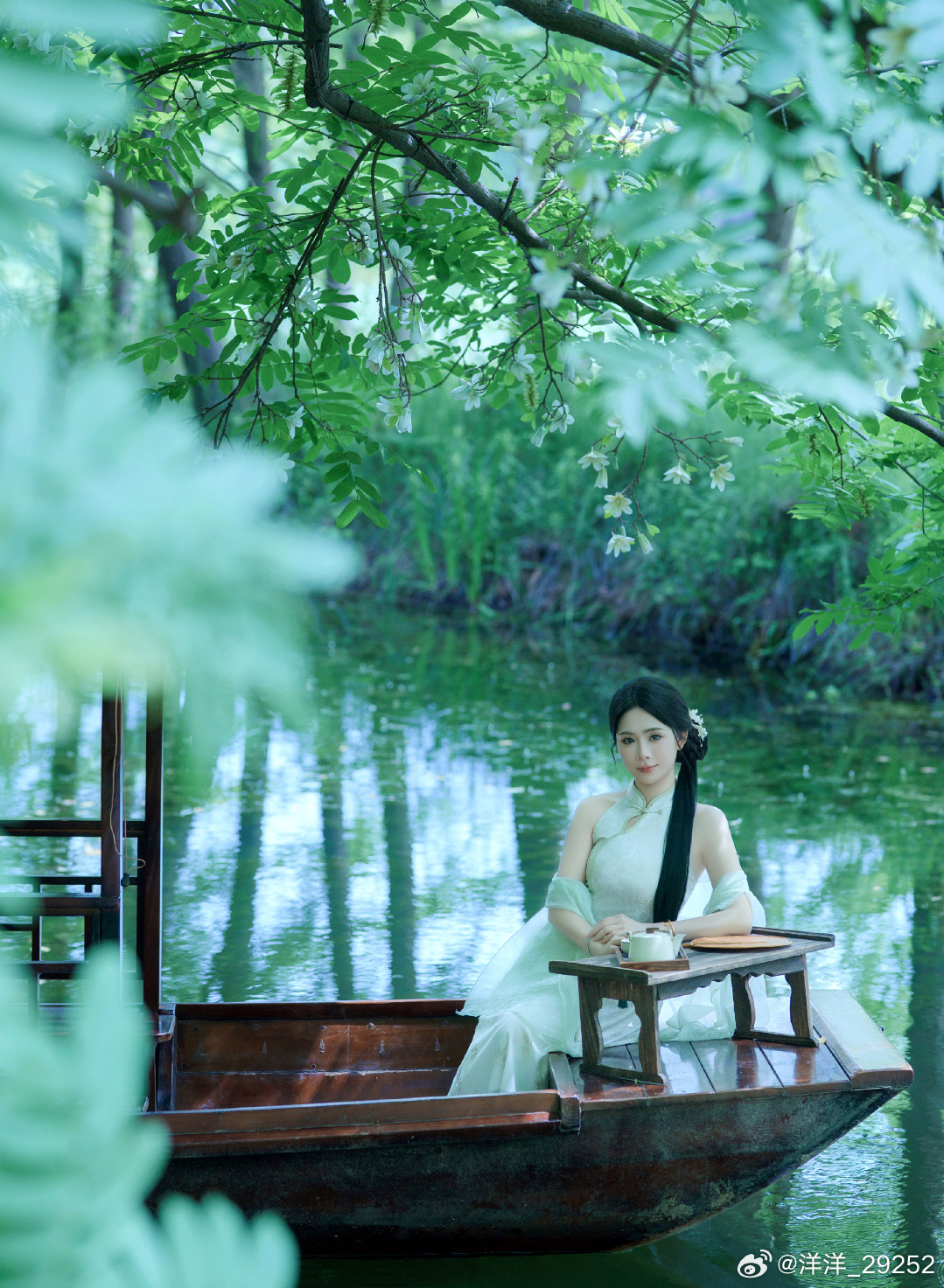 洋洋高锐·记忆深深处的喜欢◎盛夏……总是奢望一块芳草地最好……地里有个伊甸园◎她