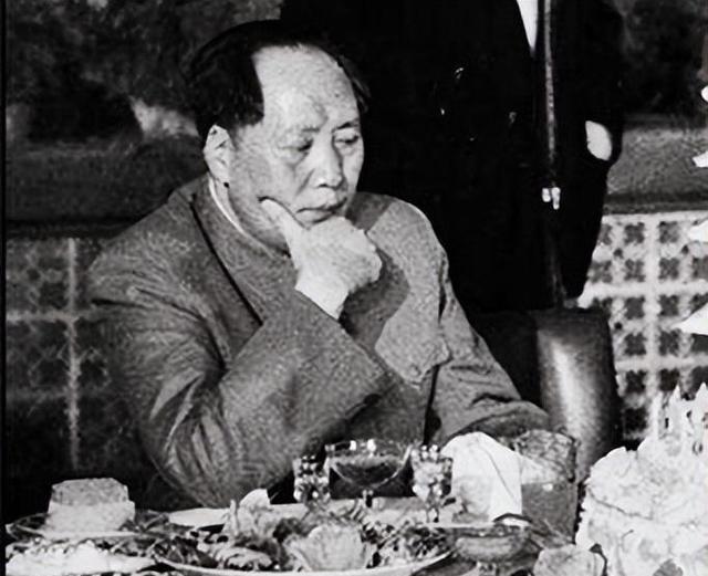 1921年，27岁的梅兰芳娶16岁的福芝芳，娶亲当晚，他没有入洞房，转身去了原配