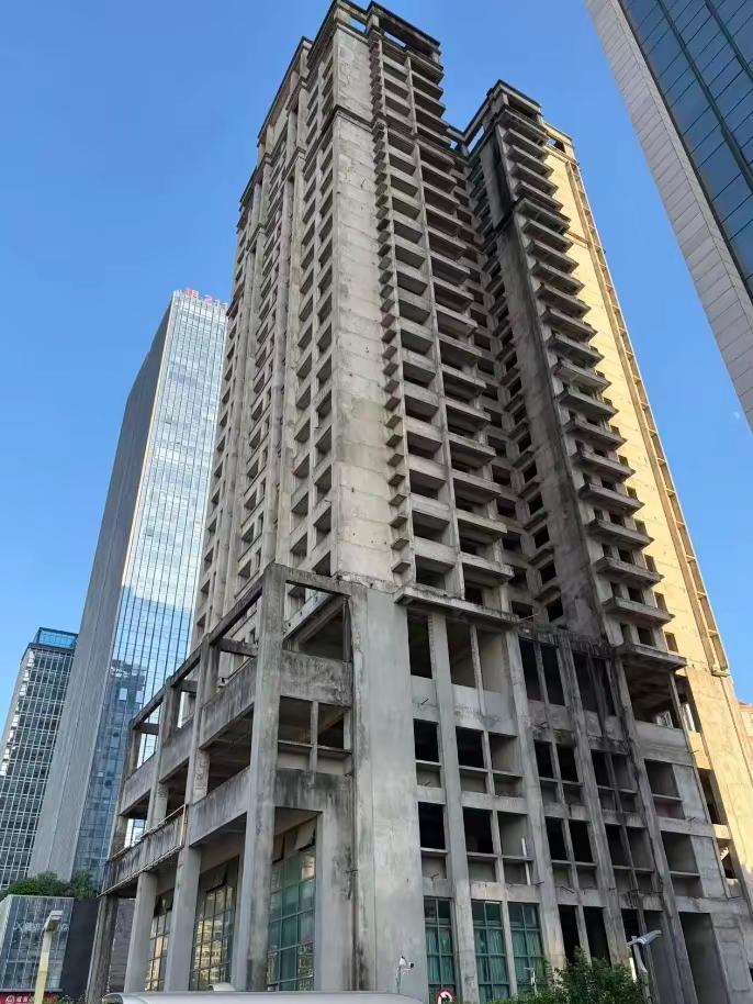 新香洲这座烂尾楼，终于等来复活信号！ 珠海人开车走人民路，肯定见过敦煌大厦和泰盈