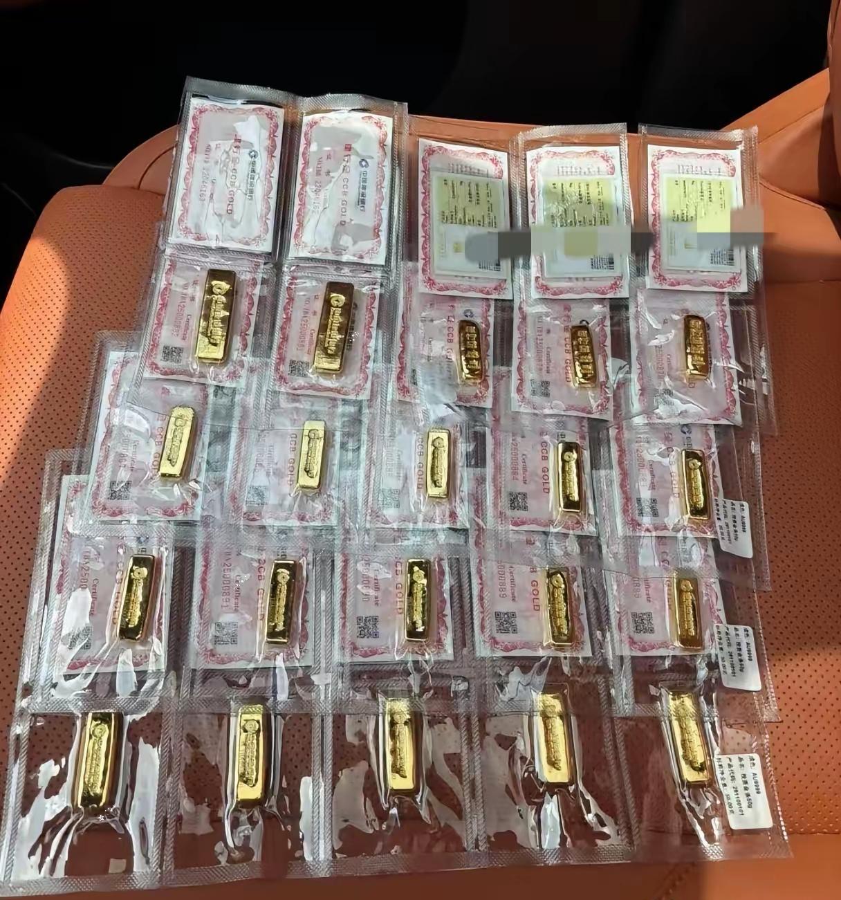 看了今天的金价，
气的血压都要升到108了，
就在6月27日，金价已经
涨到88