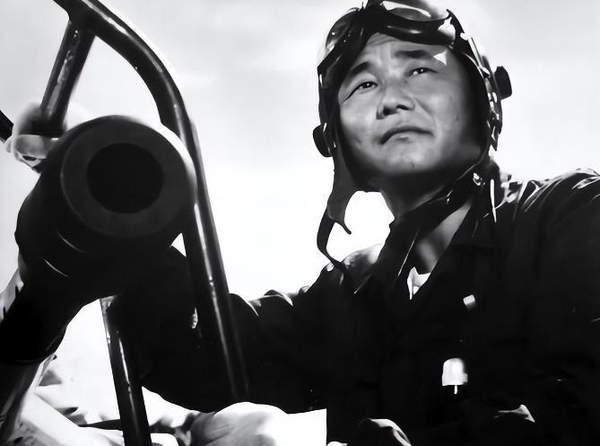1965年，飞行员违反禁令出海击敌，事后领导不敢自处，只得将情况如实上报，毛主席