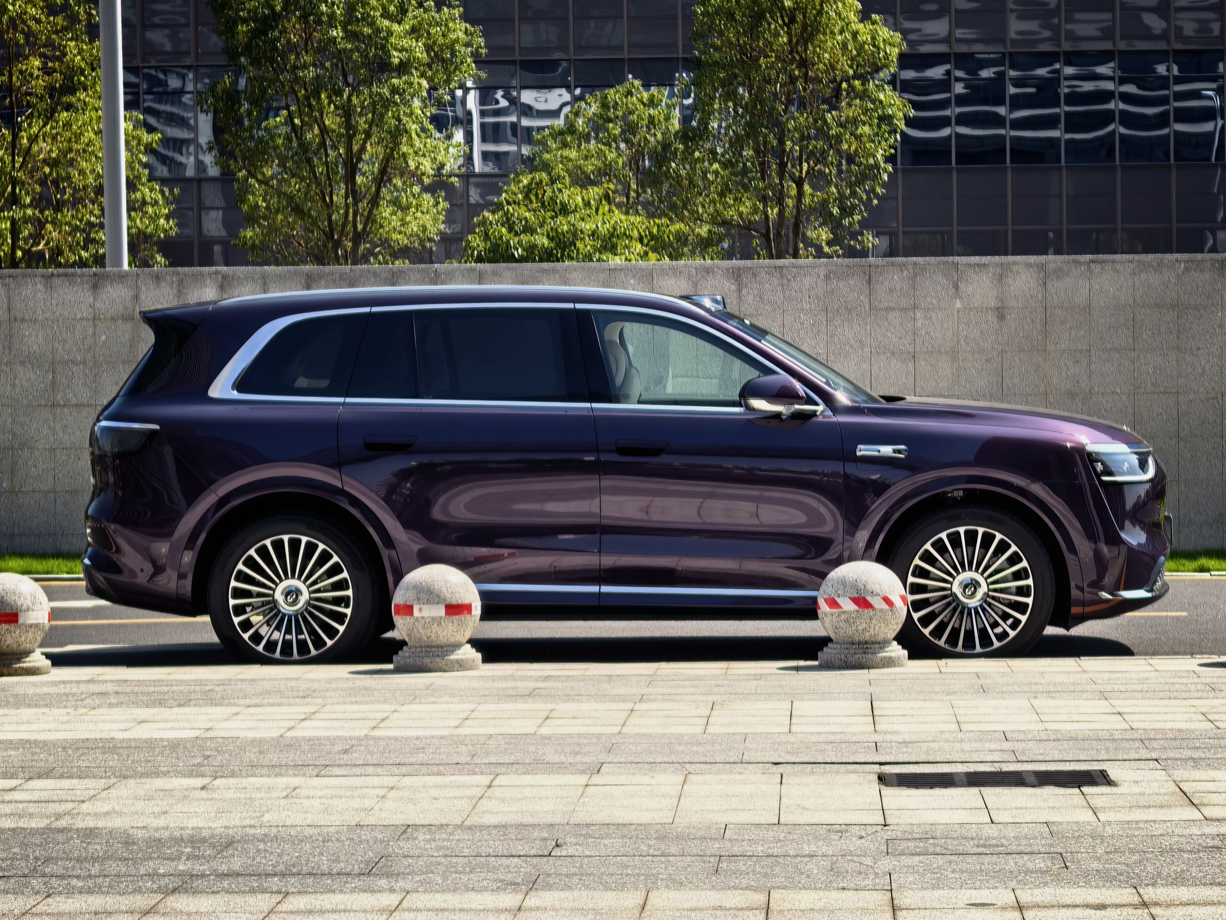 出发，去问界工厂看看有什么新消息问界