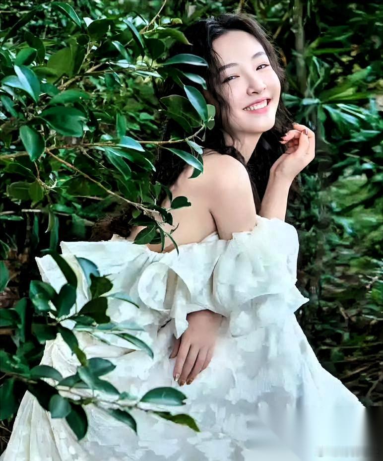 吴倩在节目里被问到那段婚姻，她没哭，只说了四个字：“还好没有重蹈覆辙。” 我跟你