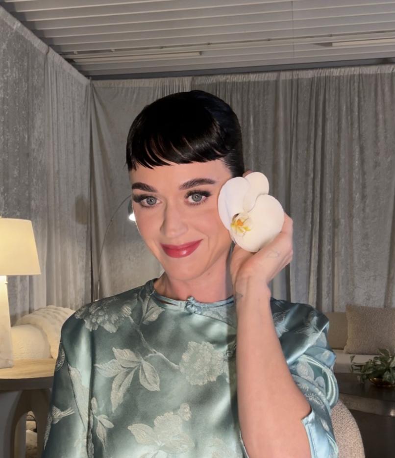 流行音乐女王“水果姐”Katy Perry（凯蒂·佩芮）近日抵达中国杭州，开始了