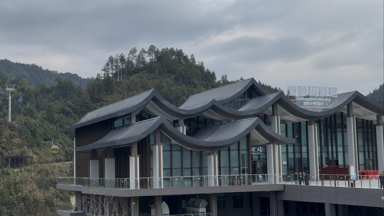 10月27日下午，随2025名评名家湖湘汇网络主题活动采风团抵达怀化溆浦，终于体