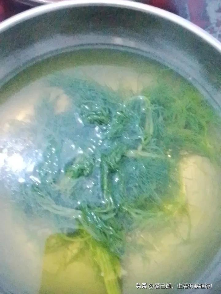 今天最开心的事情就是儿子动手做饭菜了！今天是周末儿子说“爸爸你上班累了，今天晚饭