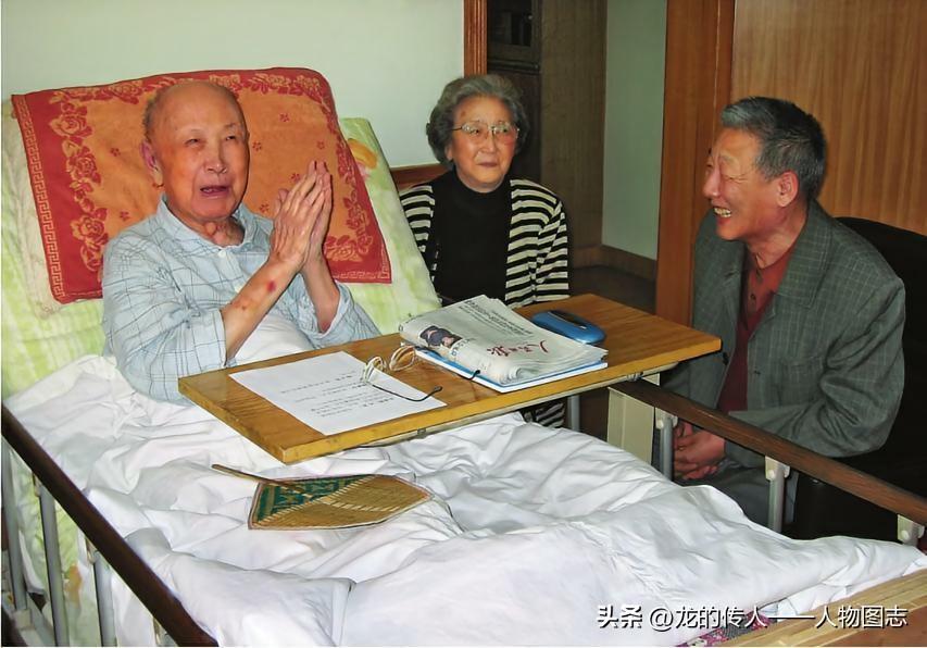 2004年12月10日，在钱学森93岁寿辰前夕，中国“探月工程”首任总设计师孙家