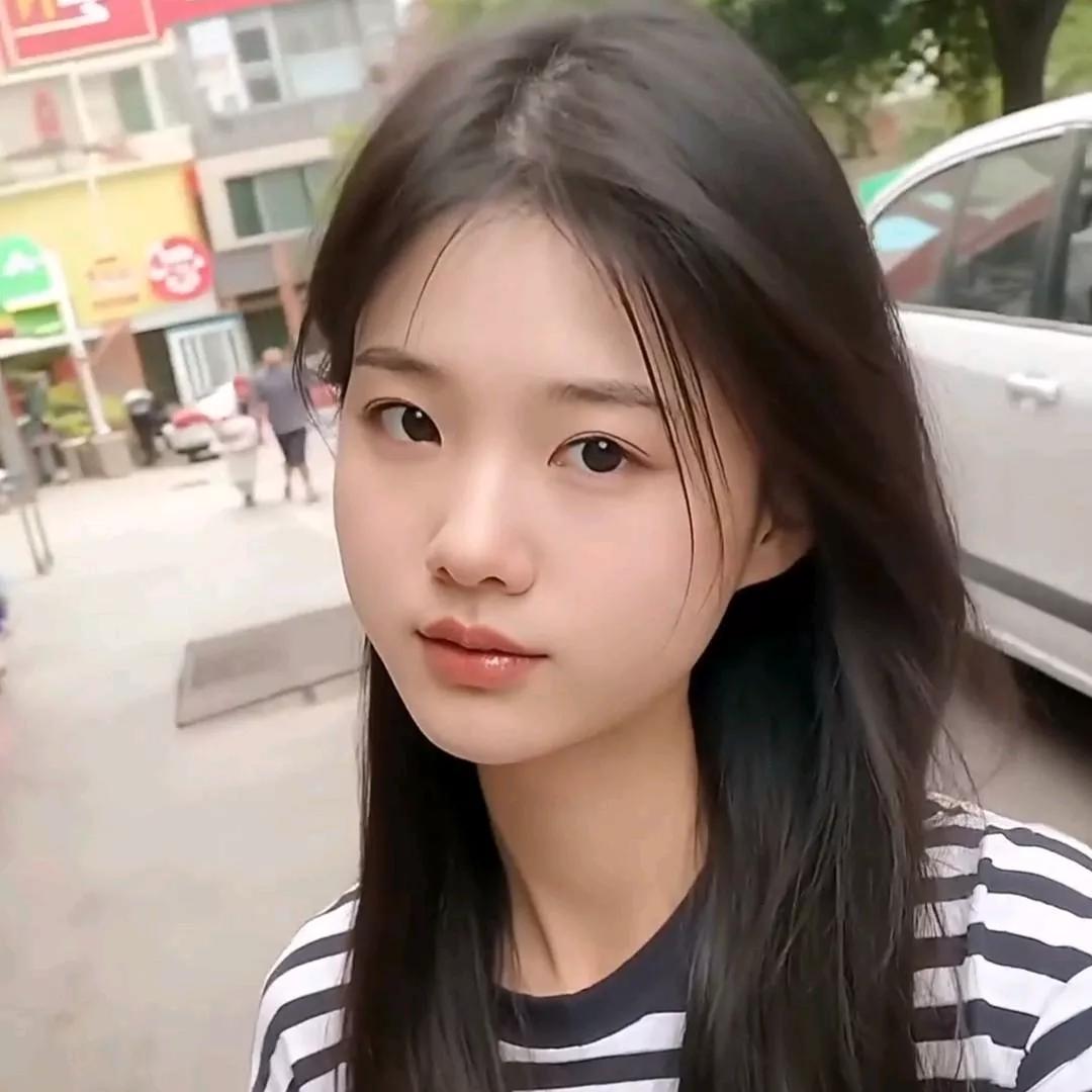 阳光明媚的午后，我在城市的一角与你相遇。秋日第一份暖阳 初见阳光午后 城市一角的