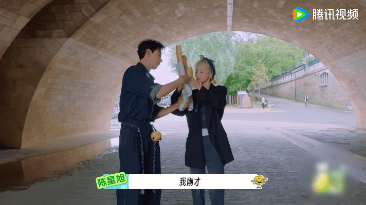 宋茜教陈星旭跳舞地球超新鲜 新成员宋茜上线即刻营业，现场教陈星旭跳舞，看到同框瞬