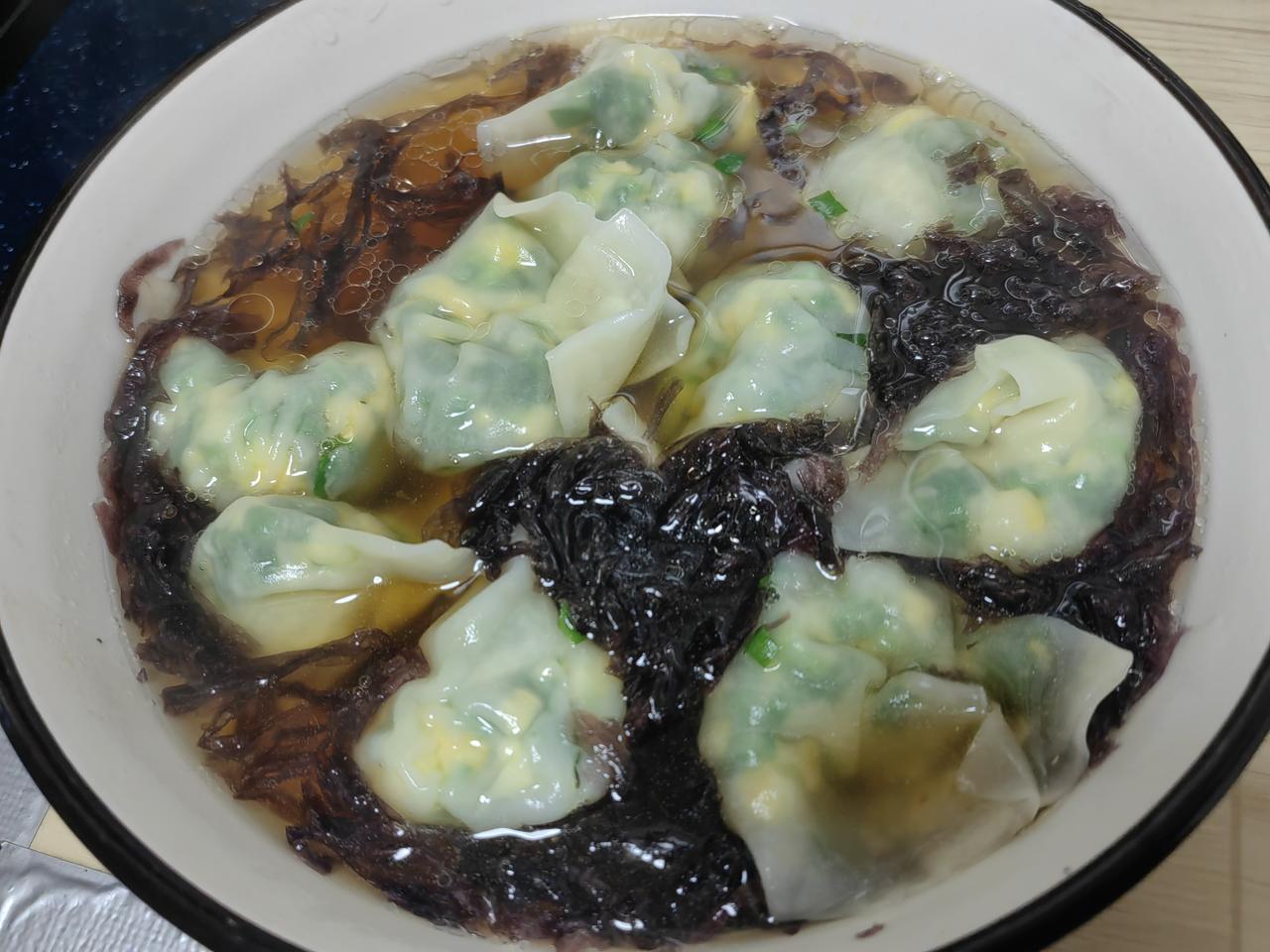 早起，和太座下楼锻炼，雨后风大，挺舒服。不料才走了不到500米，就听雨声哗哗而来