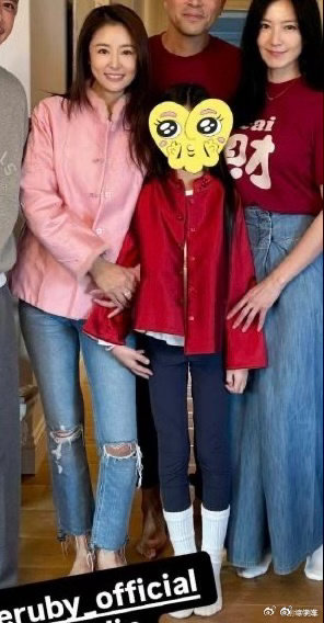 林心如9岁女儿身高140cm哇塞，这以后一定比例很好！ 