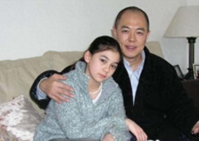 她是“回族第一美女”法提麦·雅琦，当年被“皇阿玛”张铁林玩弄感情，转身竟嫁给了港