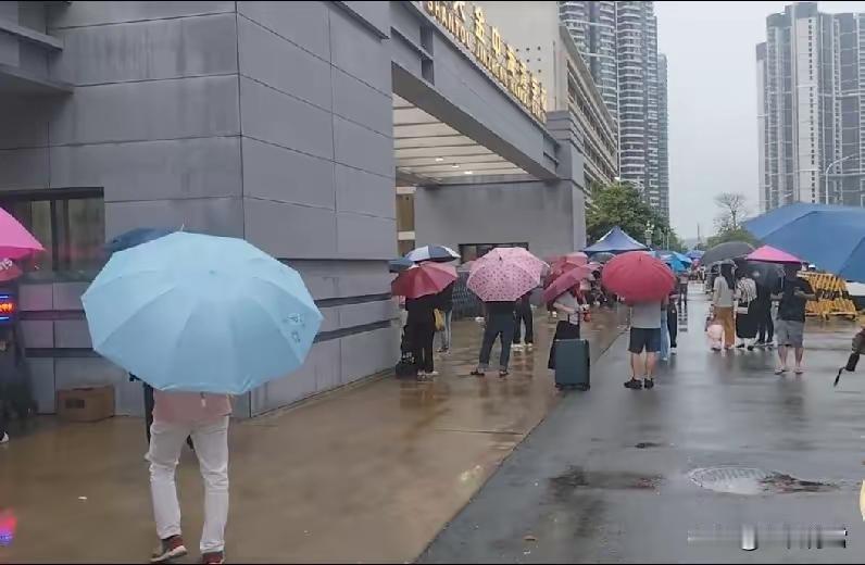 想不明白，女儿高考完之后，回家做的第一件事：就是把所有高中的课本、练习册、试卷，