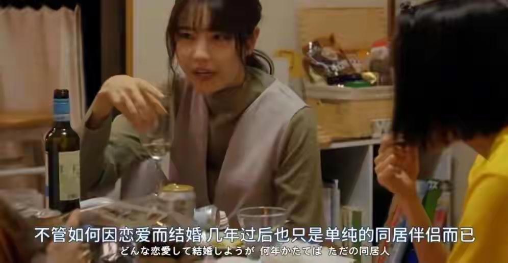 懒得离的中年夫妻，开始“干婚”了？
关于“懒得离的中年夫妻，开始‘干婚’了”这个